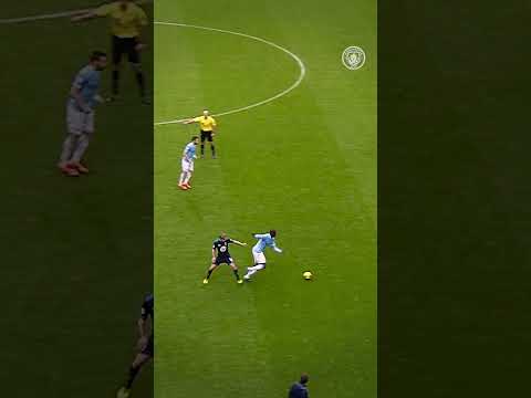 🇨🇮 YAYA TOURE was on another level! 😮‍💨 #mancity #football #shorts #shortsvideo #shortsfeed #skills