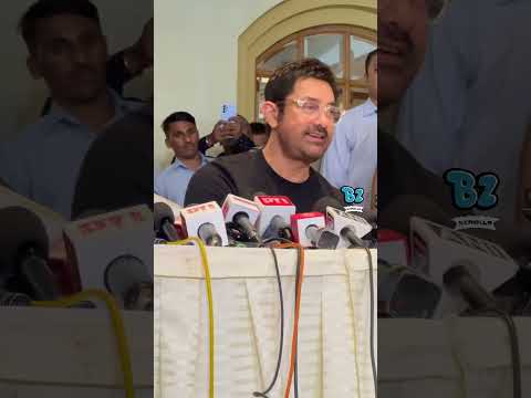 Aamir Khan surprises paparazzi with an impromptu performance! His charming vocals leave everyone